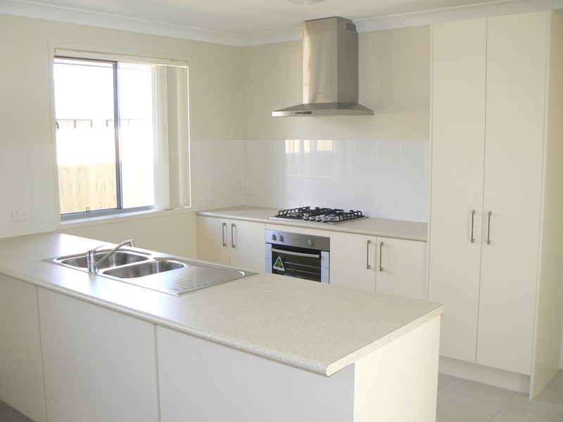 17 Hallvard Crescent, Augustine Heights QLD 4300