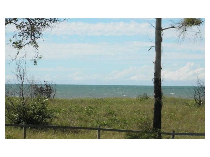 Moore Park Beach QLD 4670