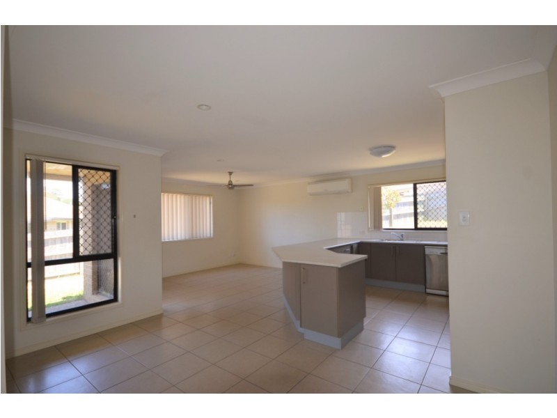 9 Zoe Place, Hillcrest QLD 4118