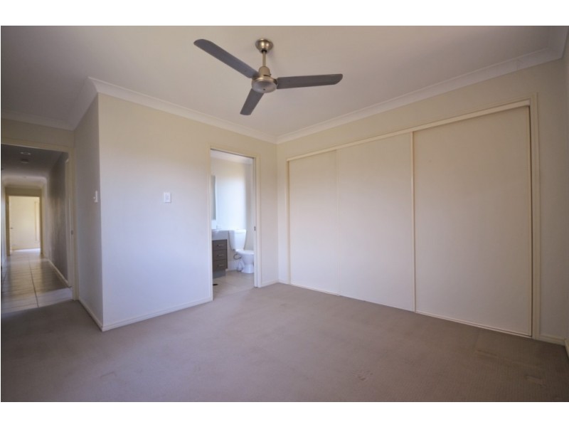 9 Zoe Place, Hillcrest QLD 4118