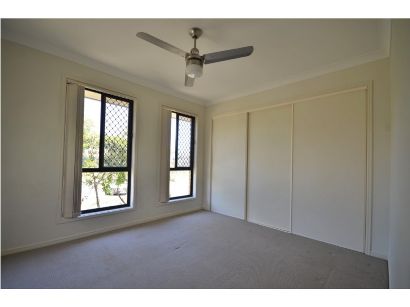 9 Zoe Place, Hillcrest QLD 4118