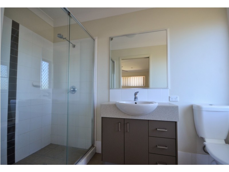 9 Zoe Place, Hillcrest QLD 4118