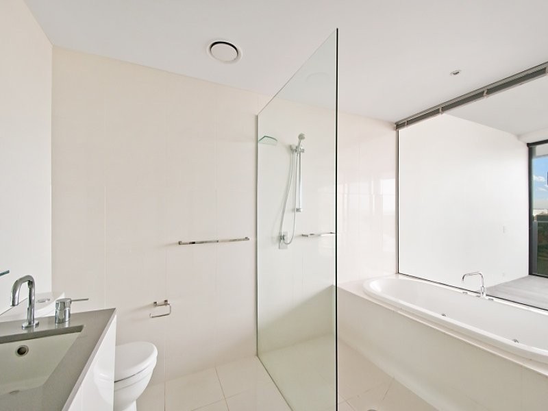 9 Ferny Avenue, Surfers Paradise QLD 4217