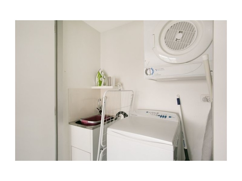 9 Ferny Avenue, Surfers Paradise QLD 4217