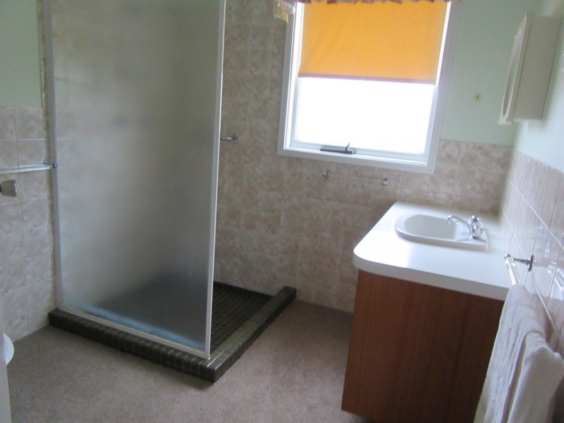 5 lloyd ave, Cooma NSW 2630