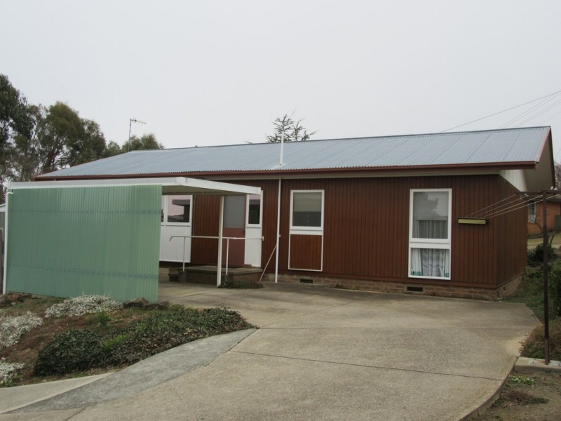 5 lloyd ave, Cooma NSW 2630