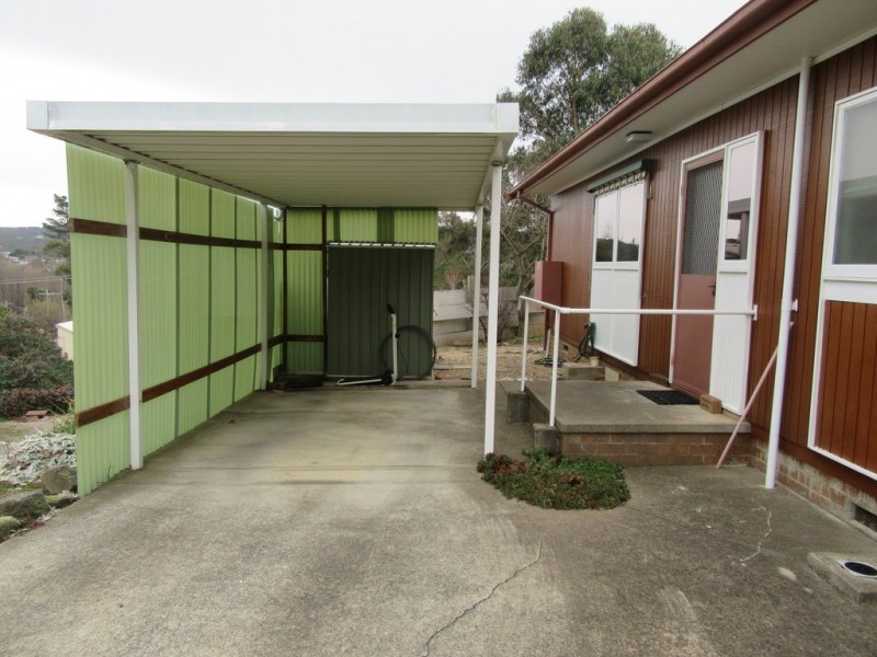 5 lloyd ave, Cooma NSW 2630