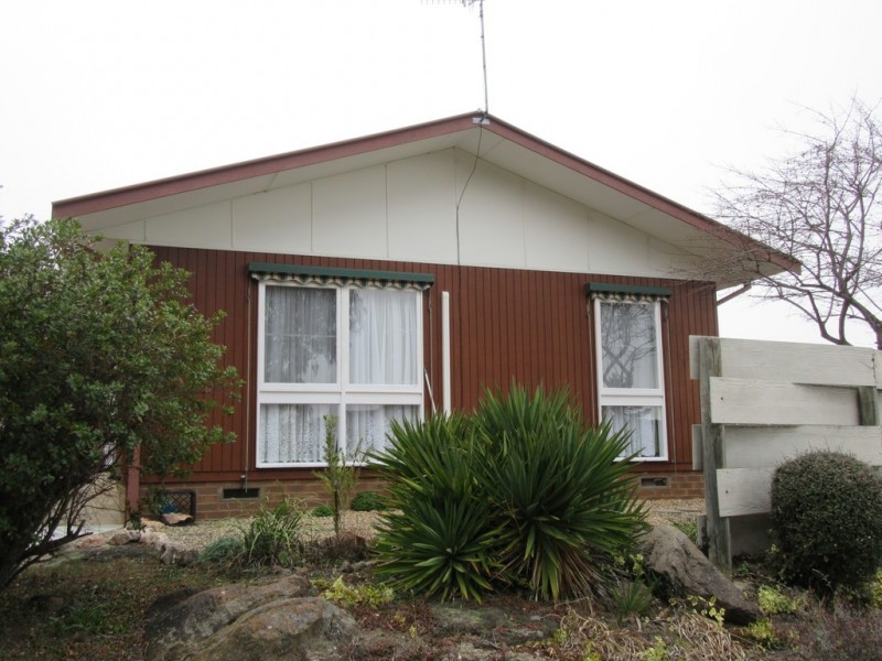 5 lloyd ave, Cooma NSW 2630