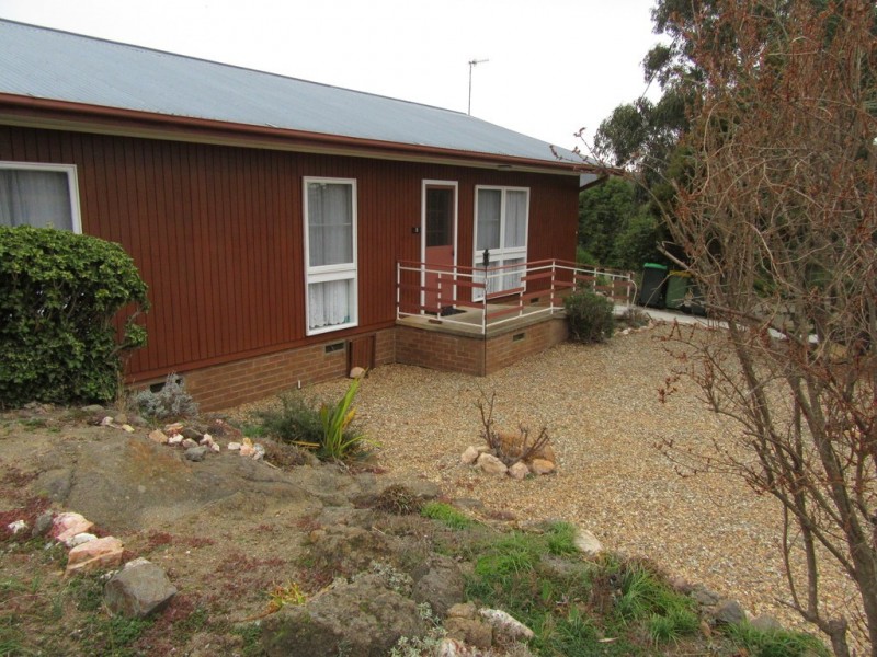 5 lloyd ave, Cooma NSW 2630