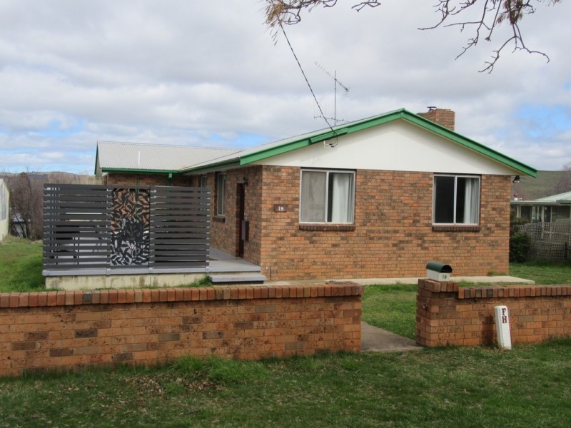 18 York St, Adaminaby NSW 2629