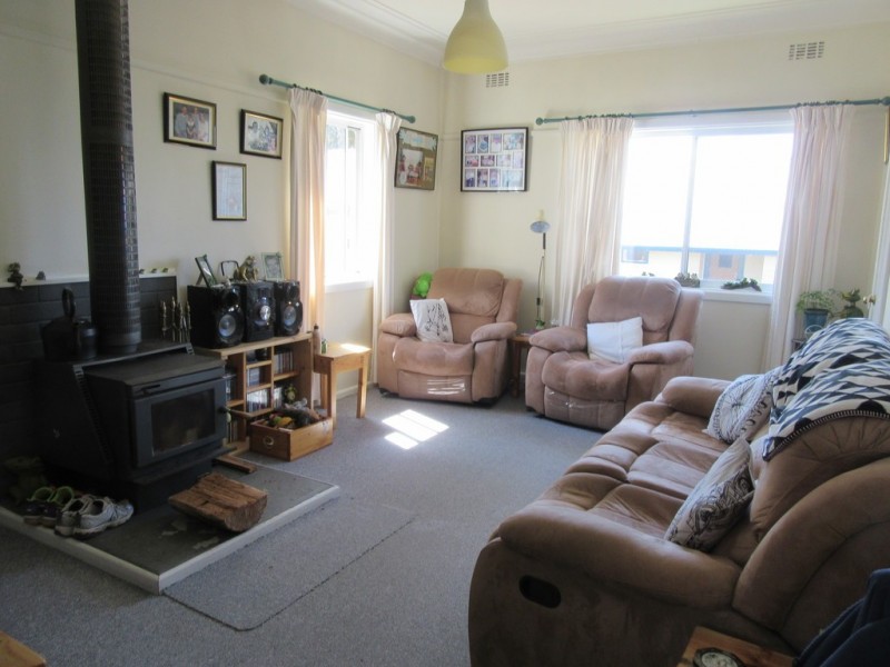 27 Jerrang Ave, Cooma NSW 2630