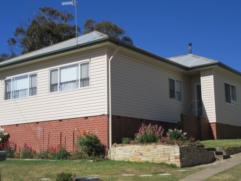 27 Jerrang Ave, Cooma NSW 2630