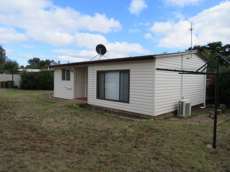 8 Nulgarra Pl, Cooma NSW 2630