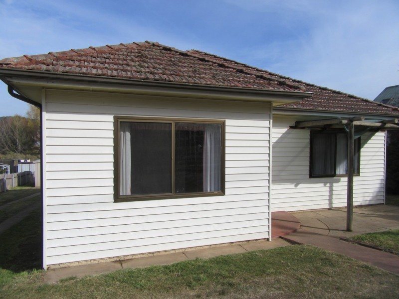 35 Creek St, Cooma NSW 2630