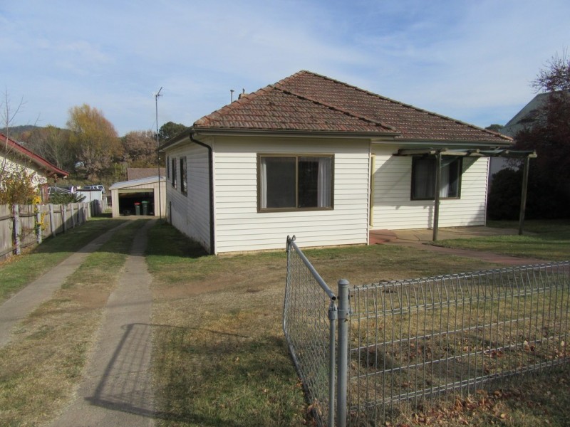 35 Creek St, Cooma NSW 2630