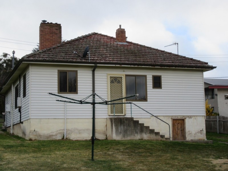 35 Creek St, Cooma NSW 2630
