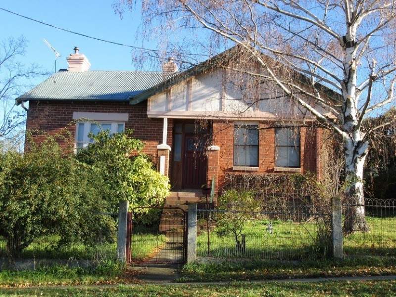 11 Sharp St, Cooma NSW 2630