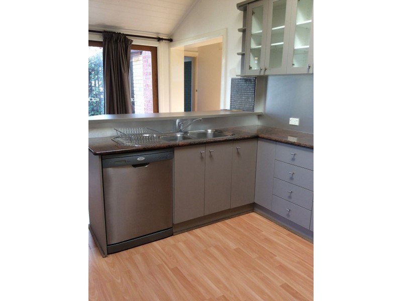 11 Sharp St, Cooma NSW 2630