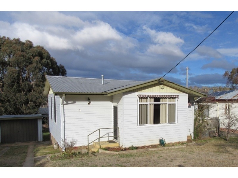 10 Norman Dykes Ave, Cooma NSW 2630