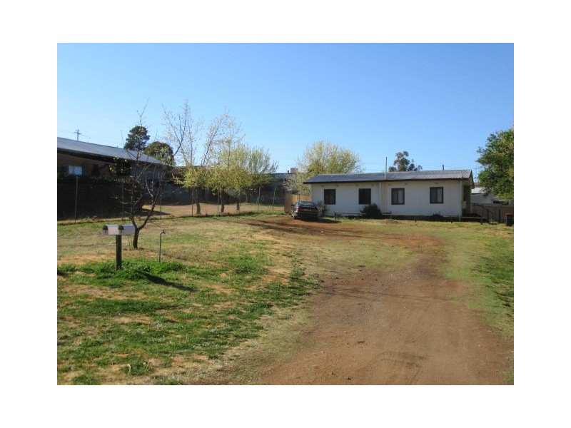 8 Denison St, Cooma NSW 2630