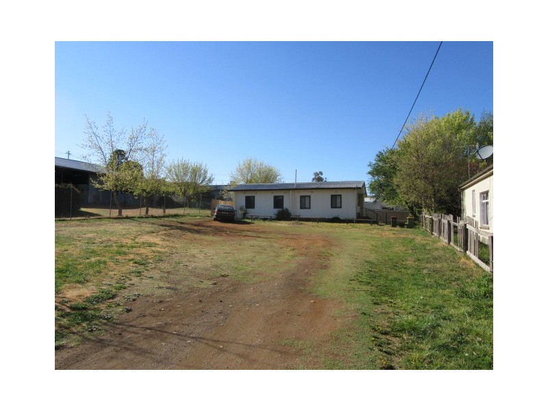 8 Denison St, Cooma NSW 2630