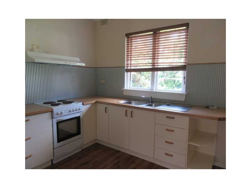 8 Buchan Pde, Cooma NSW 2630