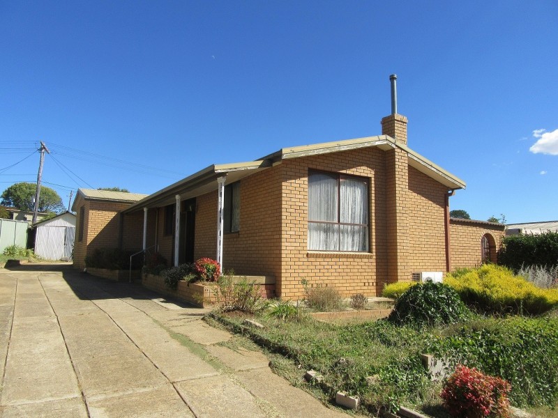 90 Wangie Street, Cooma NSW 2630