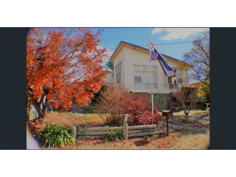 15 Neuss av, Cooma NSW 2630