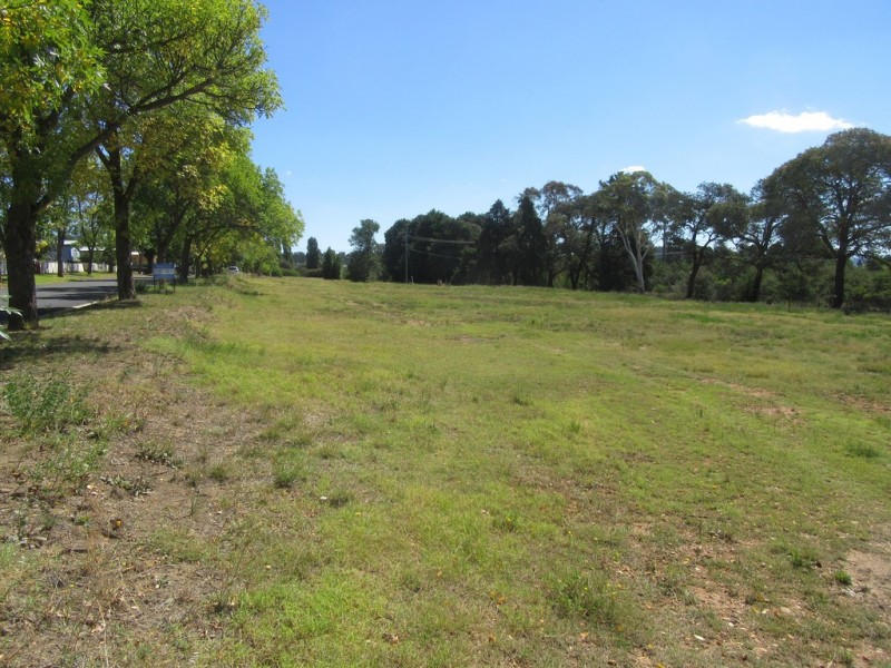 . WANGIE ST, Cooma NSW 2630