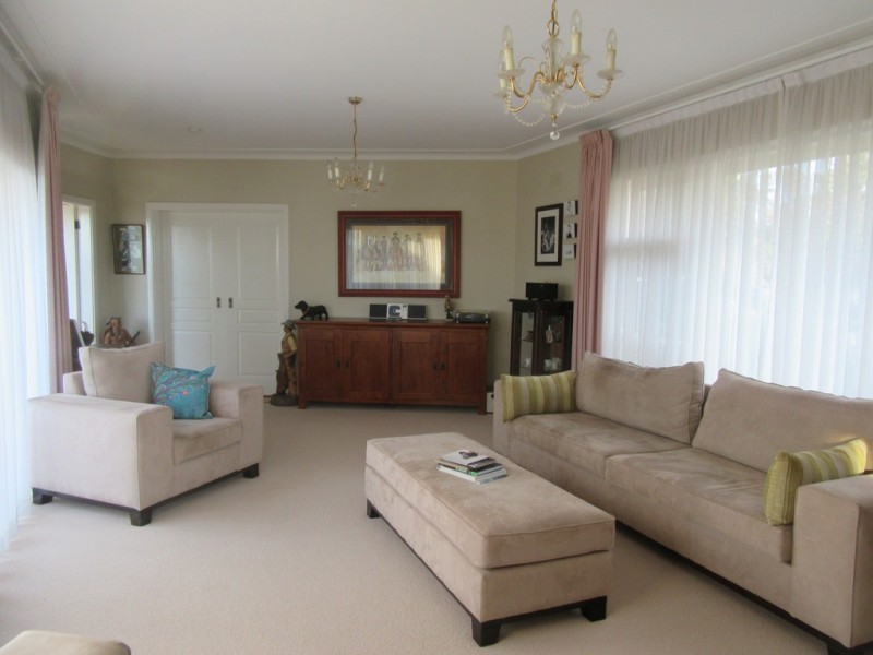 6 West Baron St, Cooma NSW 2630