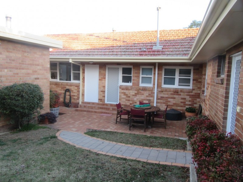 6 West Baron St, Cooma NSW 2630