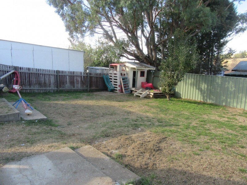 10 NORMAN DYKES AVENUE, Cooma NSW 2630