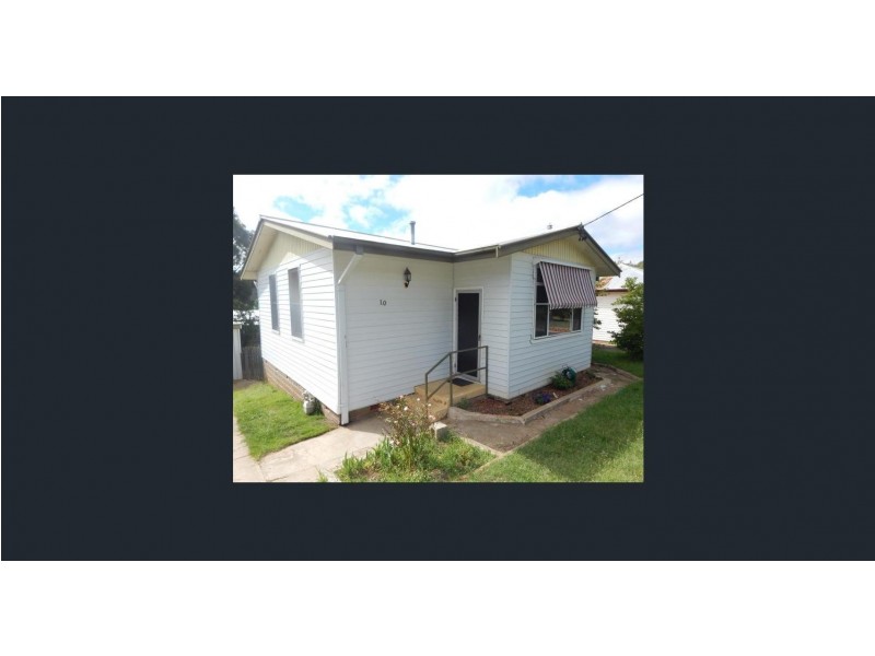 10 NORMAN DYKES AVENUE, Cooma NSW 2630