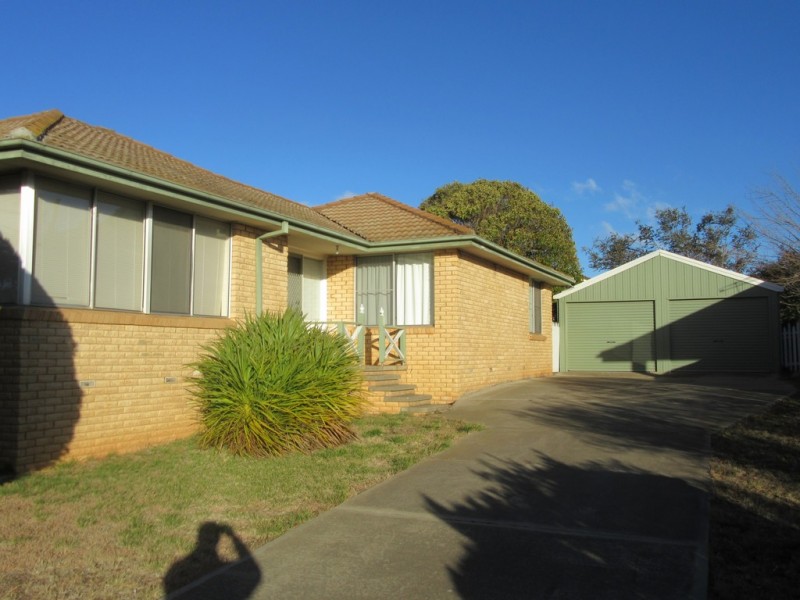 6 WARRA STREET, Cooma NSW 2630