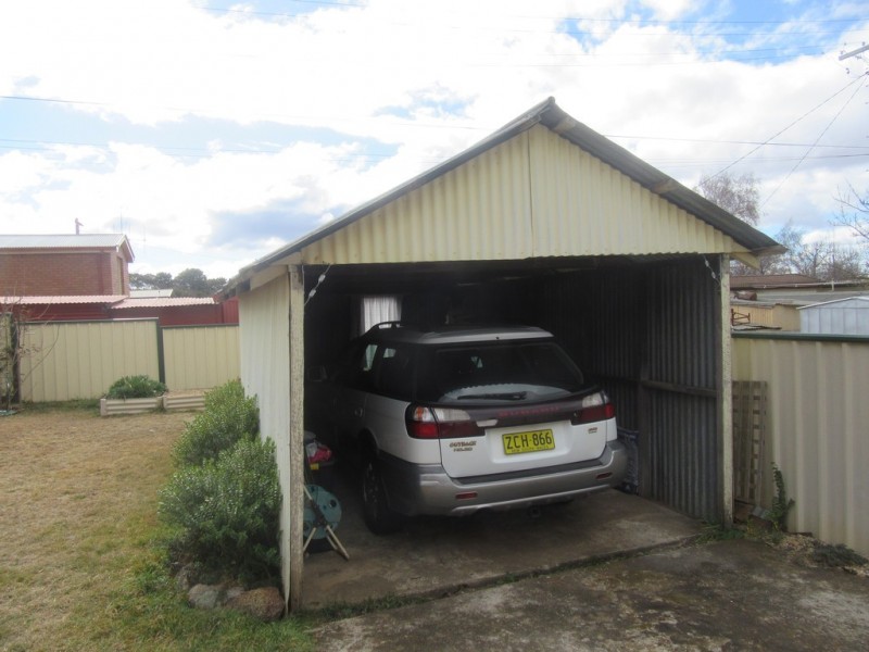 21 YAREEN RD, Cooma NSW 2630