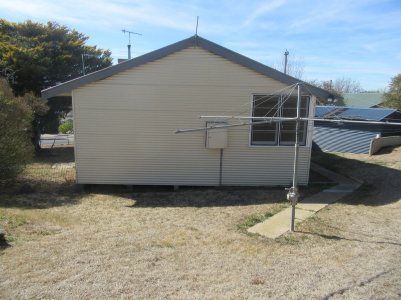 11 ORANA AVENUE, Cooma NSW 2630