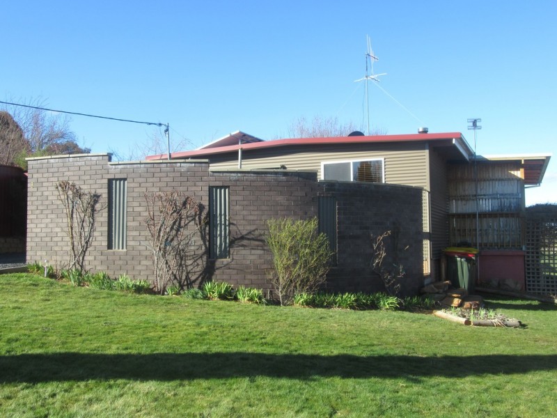 3 COSGROVE STREET, Adaminaby NSW 2629