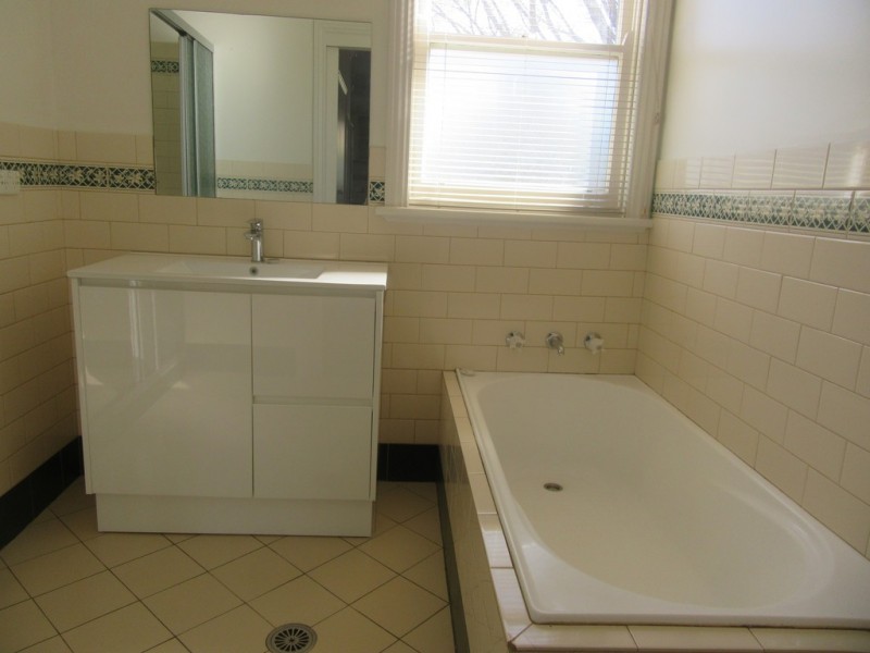 10 DENISON STREET, Cooma NSW 2630