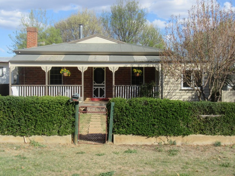 10 DENISON STREET, Cooma NSW 2630