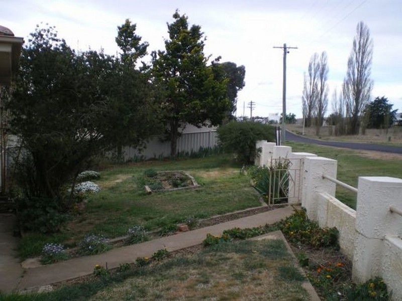 61 Bradley St, Cooma NSW 2630