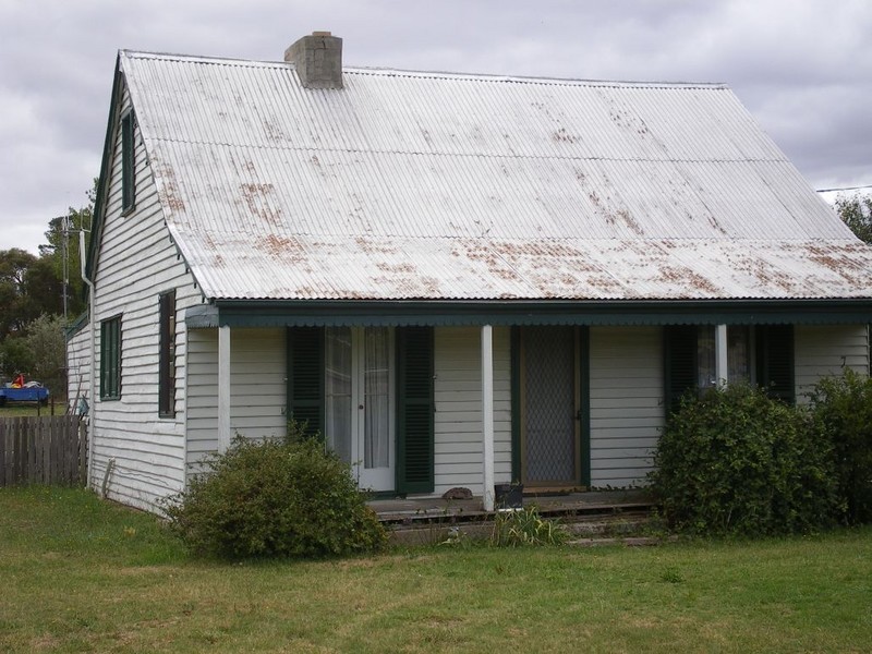 7 High St, Bombala NSW 2632