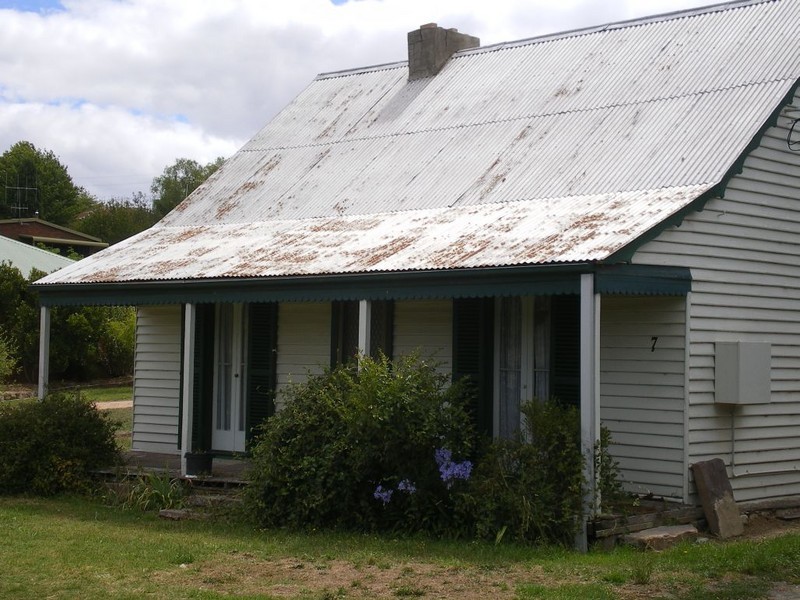 7 High St, Bombala NSW 2632