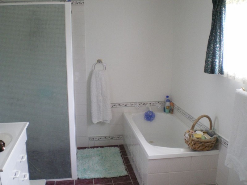 7 High St, Bombala NSW 2632