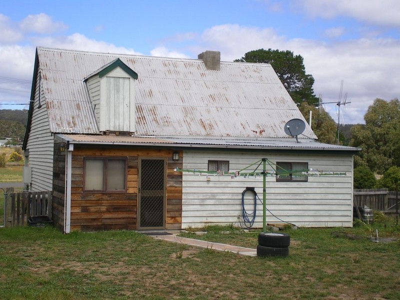 7 High St, Bombala NSW 2632