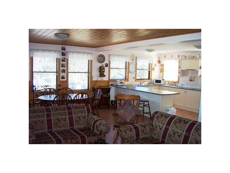 10 Peninsula Rd, Anglers Reach NSW 2629