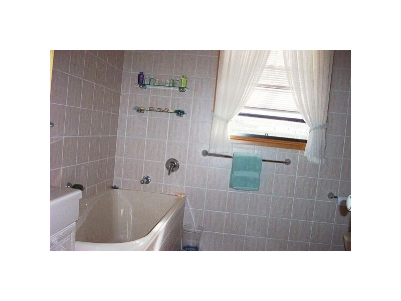10 Peninsula Rd, Anglers Reach NSW 2629