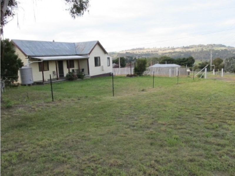 37 Iris St, Bombala NSW 2632