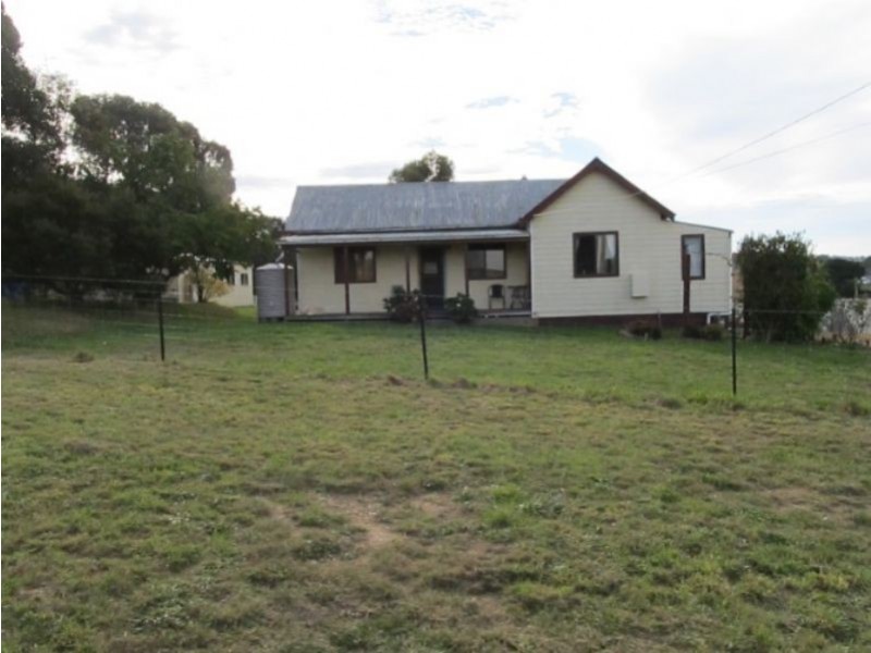 37 Iris St, Bombala NSW 2632