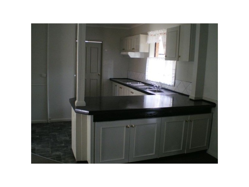 2 Mosely Av, Cooma NSW 2630