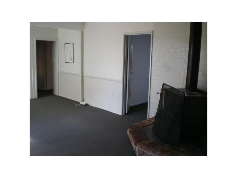 2 Mosely Av, Cooma NSW 2630